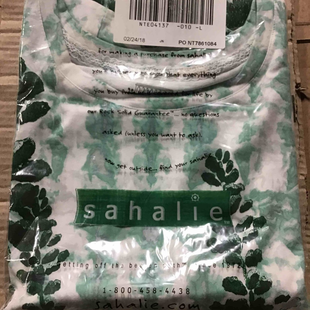 Sahalie Women's Saturday Market Long-Sleeved Tee - Picture 2 of 3